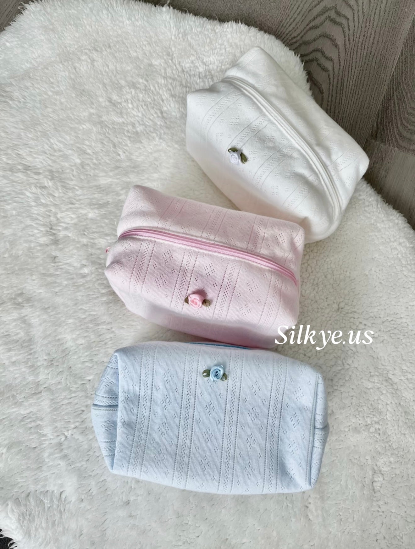 Cream-style Makeup Bag