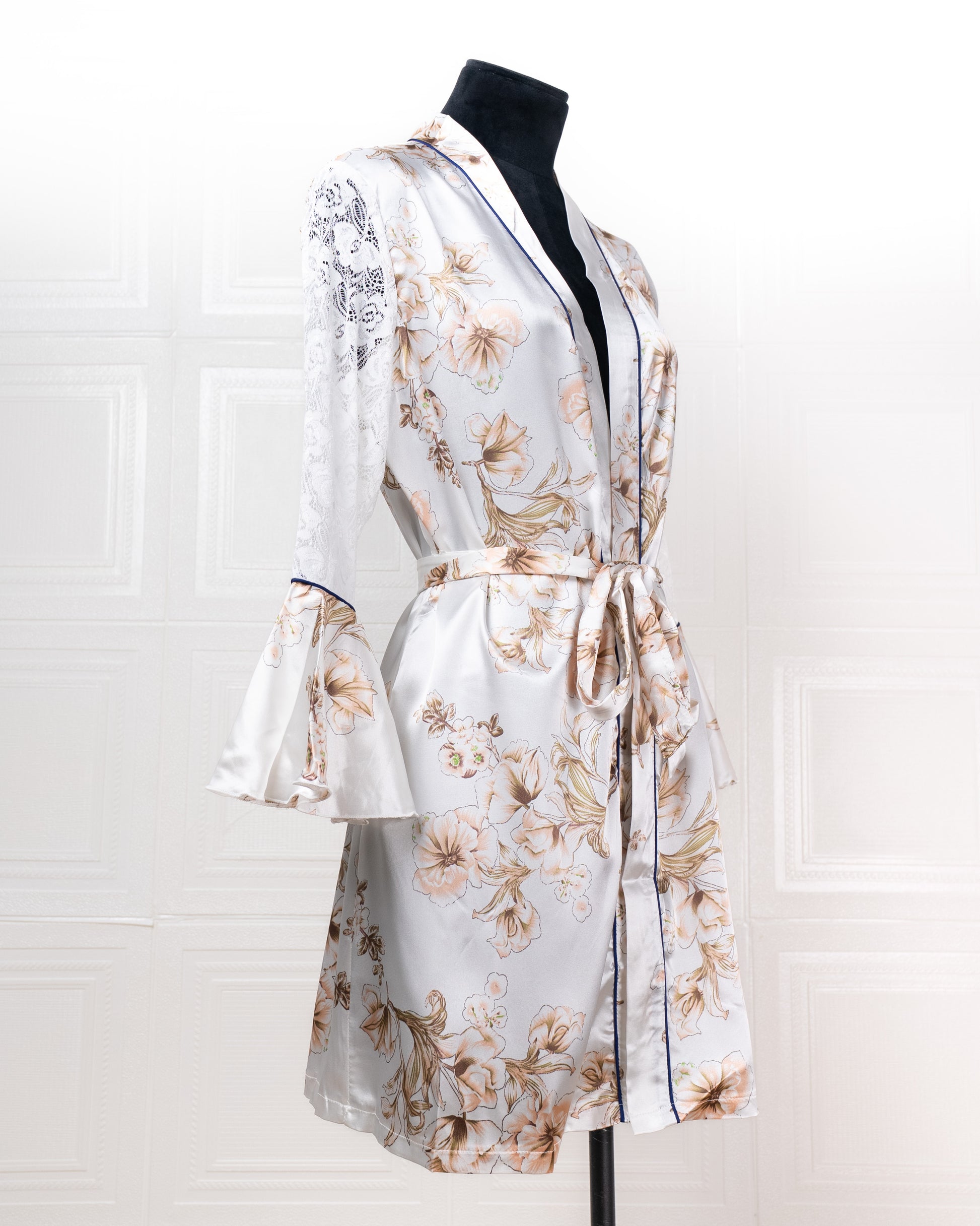 Silk Long-sleeve Bathrobe with Lily Pattern and Lace Details - Fever Lingeries