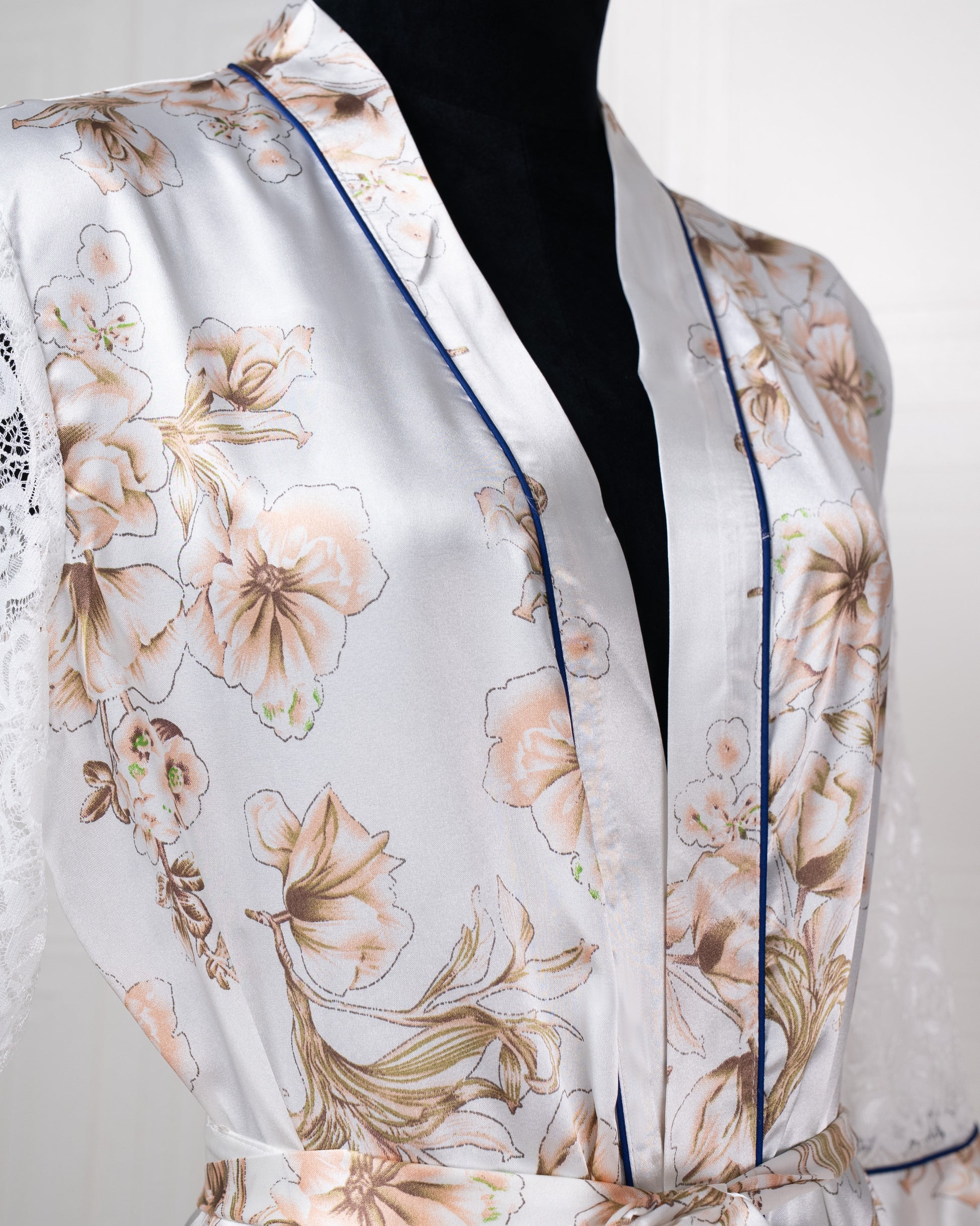 Silk Long-sleeve Bathrobe with Lily Pattern and Lace Details - Fever Lingeries