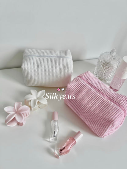 Waffle-patterned Makeup Bag