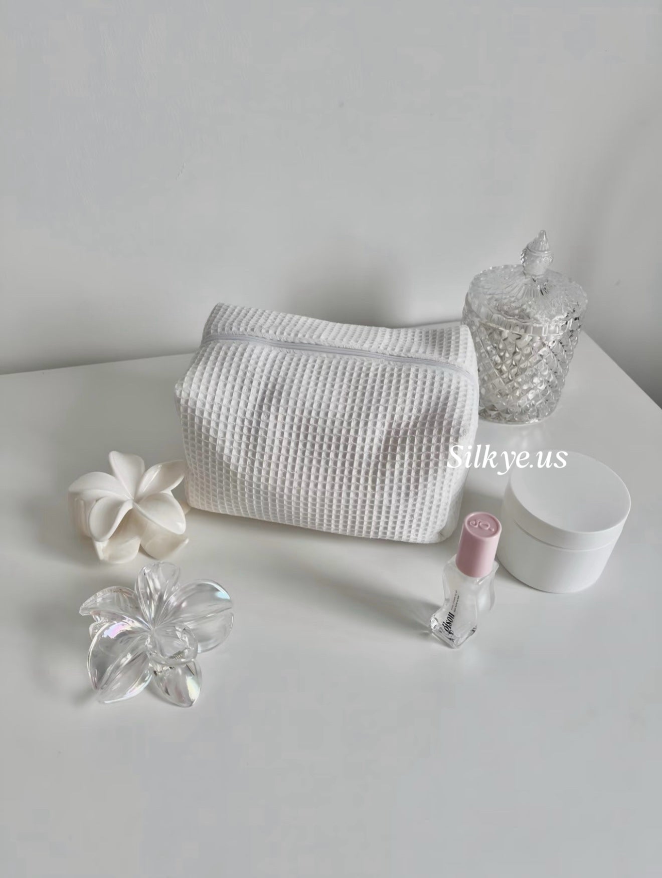 Waffle-patterned Makeup Bag