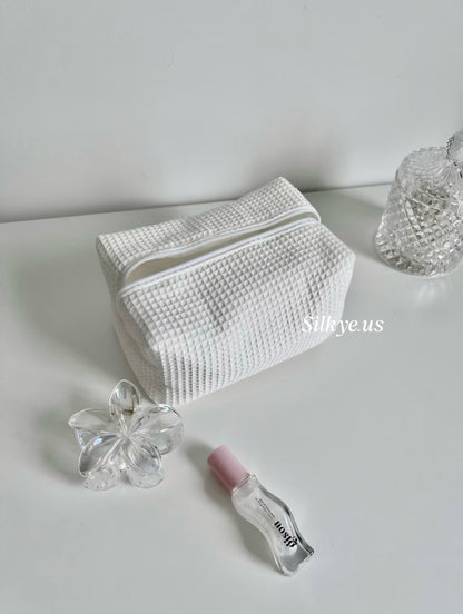 Waffle-patterned Makeup Bag