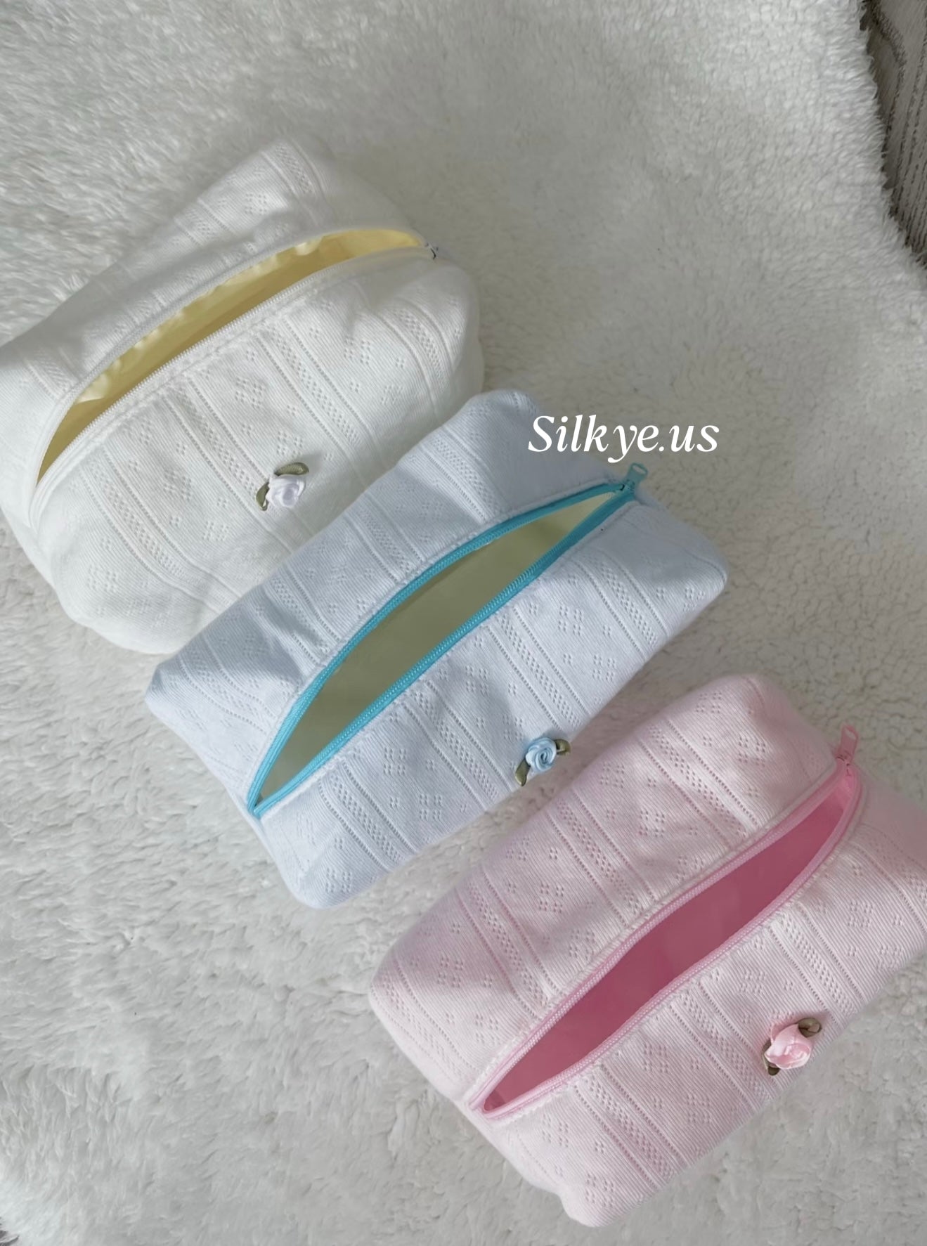 Cream-style Makeup Bag