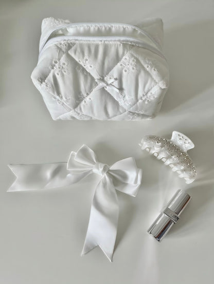 White Daisy Makeup Bag