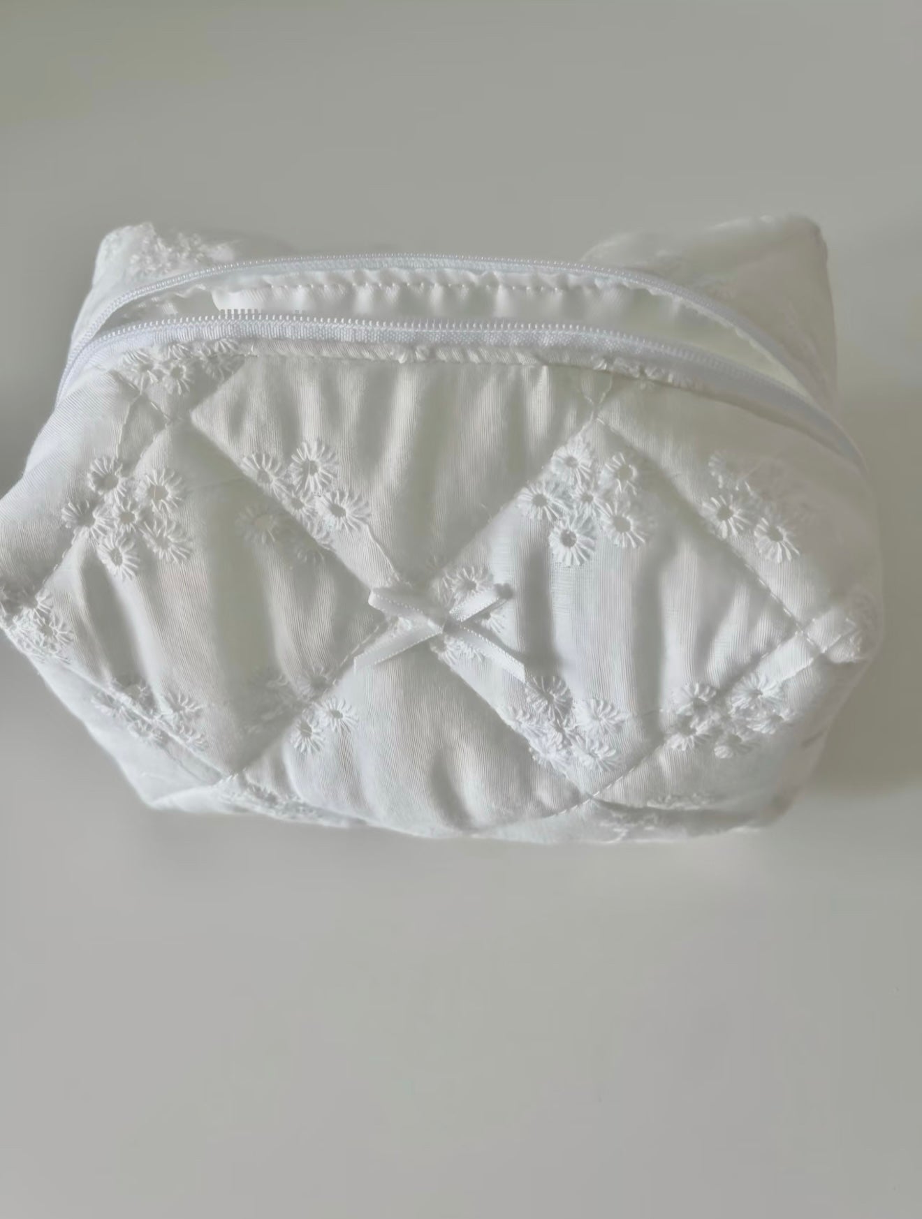 White Daisy Makeup Bag
