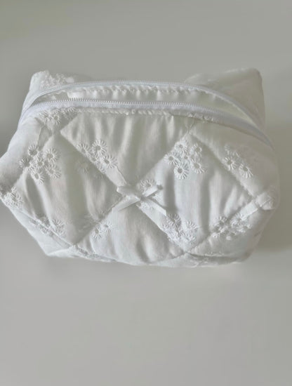 White Daisy Makeup Bag