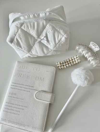 White Daisy Makeup Bag